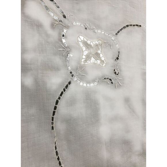 Vintage Ivory Linen Tablecloth Lace Edge 33" x 36" - Picture 4 of 7